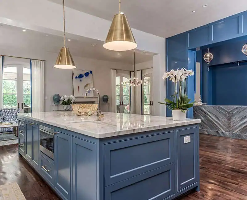 Quail Hollow kitchen island and bar